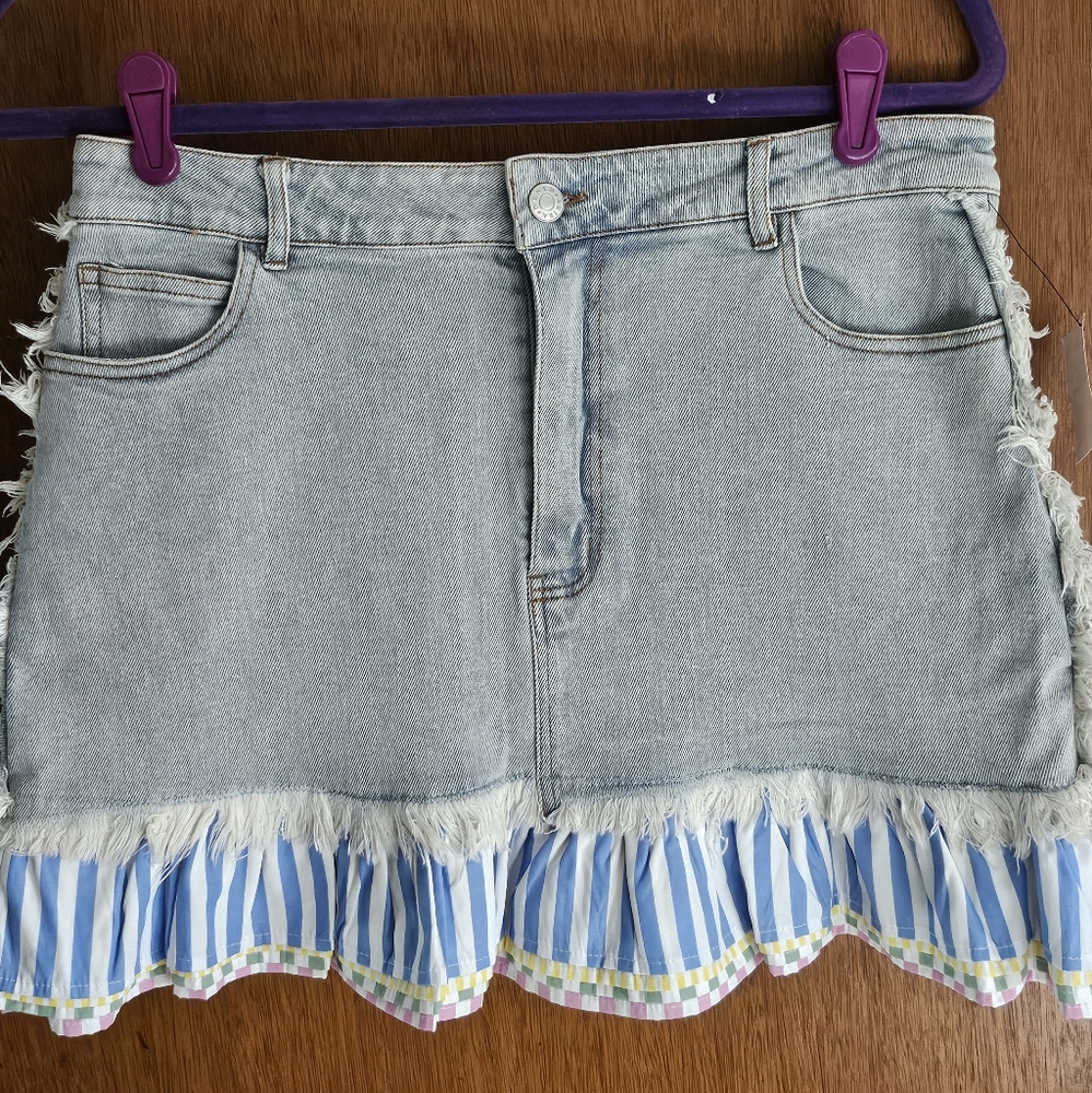 NWT Unique Akira denim skirt with multi-color striped ruffle trim